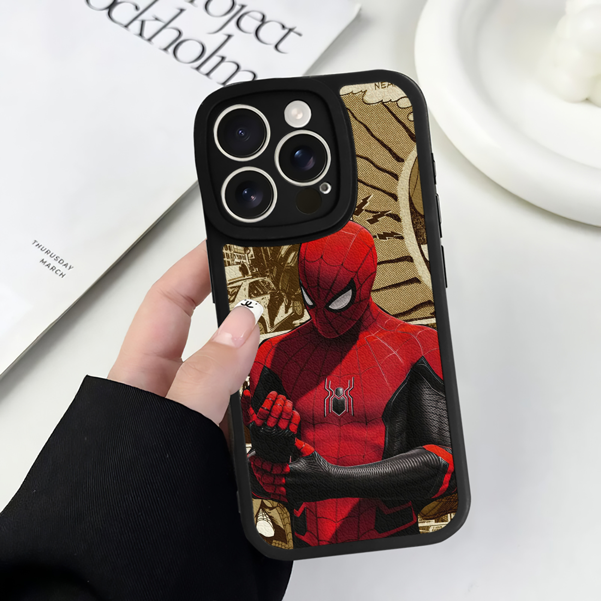 （画像用） Spider Man スパイダーマン 【iPhone 16シリーズ対応】シリコンスマホケース（レザー調） 材質：シリコン